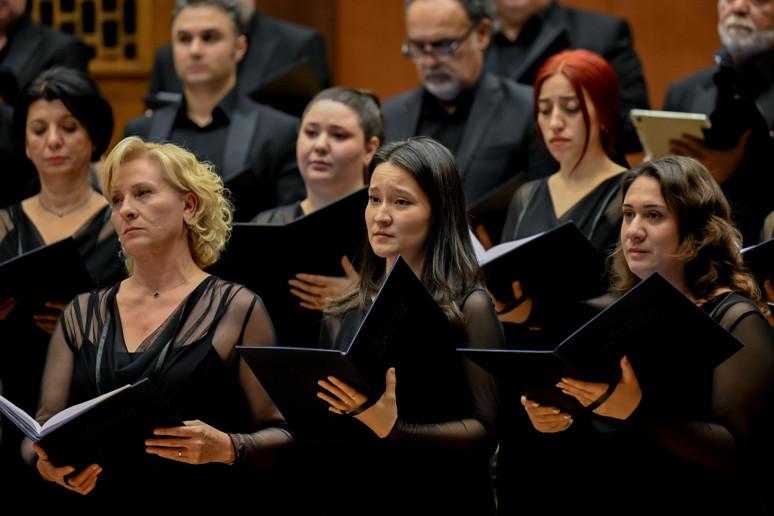Çocuklar depremde kaybettiklerimiz için söyledi - Resim : 1