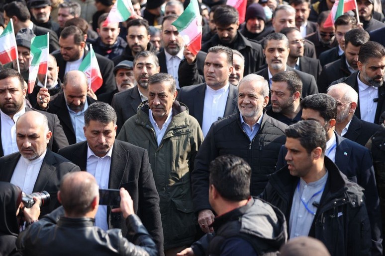 İran’dan ABD’ye yanıt: Asla boyun eğmeyeceğiz - Resim : 2