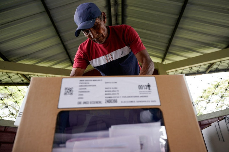 Ekvador'da Başkanlık seçimi ikinci tura kaldı - Resim : 1