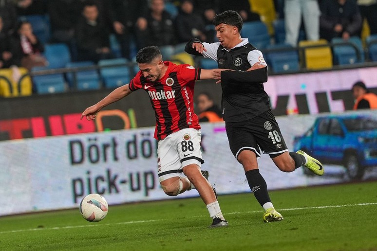 Gençlerbirliği, Manisa FK karşısında farklı kazandı! Kırmızı-siyahlılardan 3-0'lık galibiyet - Resim : 1