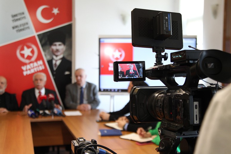 Doğu Perinçek: Suriye'de akan kanı durduracak bir devlet otoritesi oluşturulmalı - Resim : 1