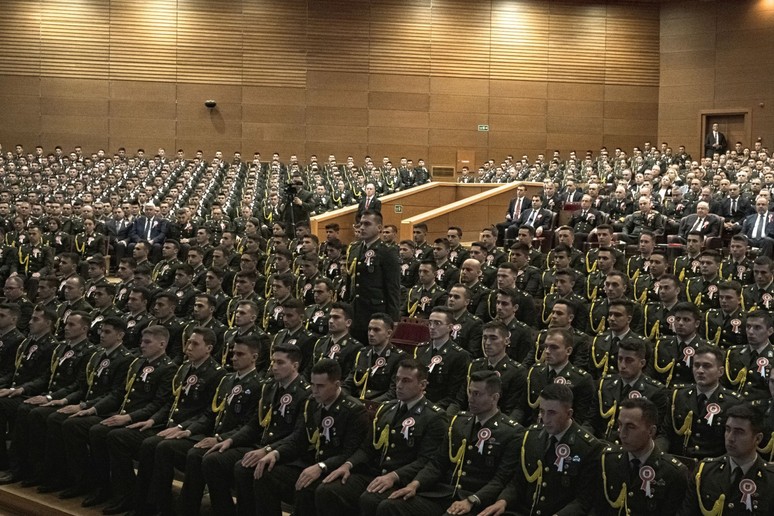 Bakan Güler'in Harbiyelilere mesajı: Türkiye'yi daha ileri taşıyacaksınız - Resim : 3