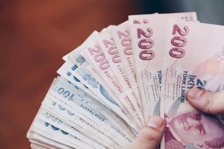 Emeklilere bayram ikramiyesi ne zaman yatırılacak? 2025 yılı ikramiye kaç TL oldu, tek parça mı ödenecek? - Resim : 2