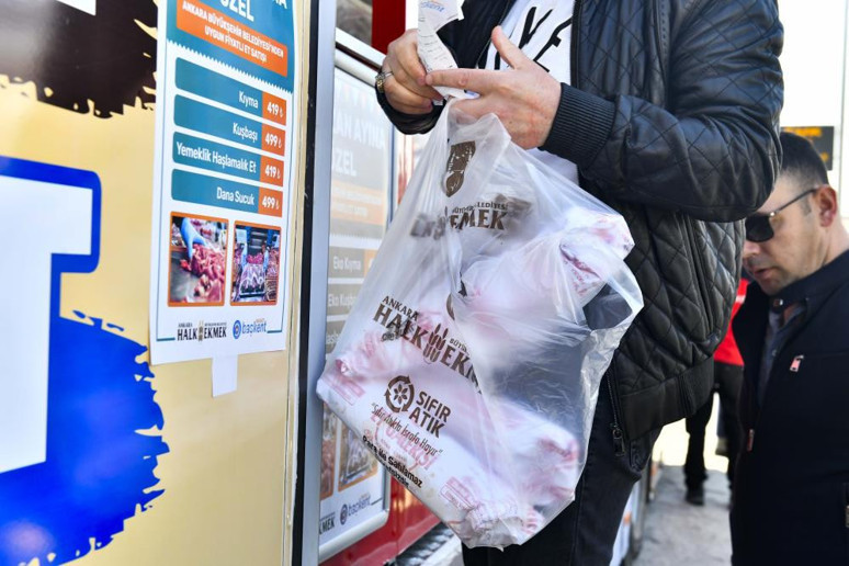 Ankara Büyükşehir Belediyesi uygun fiyattan sattı! Uzun kuyruklar oluştu... Tam 61 ton - Resim : 2