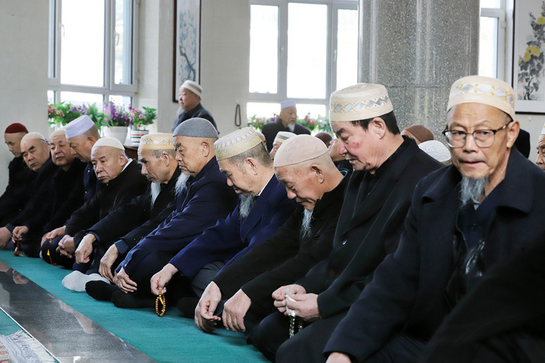 Shan Xi Si Camiî imamları: Her 530 kişiye bir cami düşüyor - Resim : 5