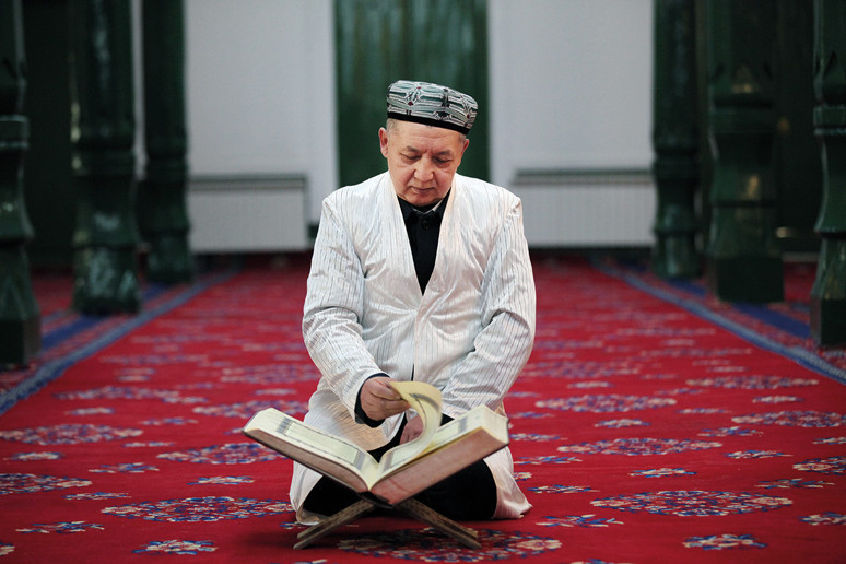 Iydgâh Camiî İmamı Cuma: Hükûmet camilerimizi koruma altına aldı - Resim : 4