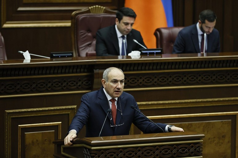 Paşinyan Azerbaycan'ın taleplerini kabul etti: Barışa ve Minsk Grubu'nu feshetmeye hazırız - Resim : 1