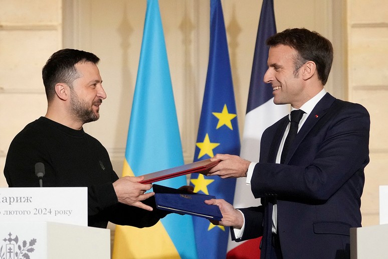 9 bin subaydan Macron'a Ukrayna ayarı - Resim : 1