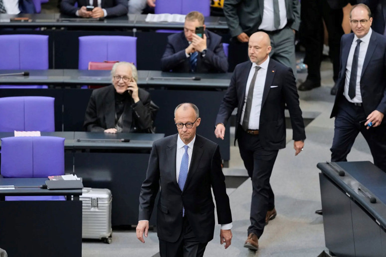 Almanya'da şok! Merz parlamentoda yeterli oyu alamadı, ikinci turda seçilebildi - Resim : 1