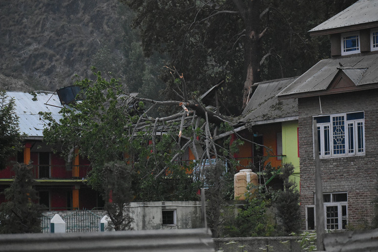 Hindistan Pakistan'daki üç bölgeyi füzeyle vurdu! Pakistan'dan açıklama geldi - Resim : 1