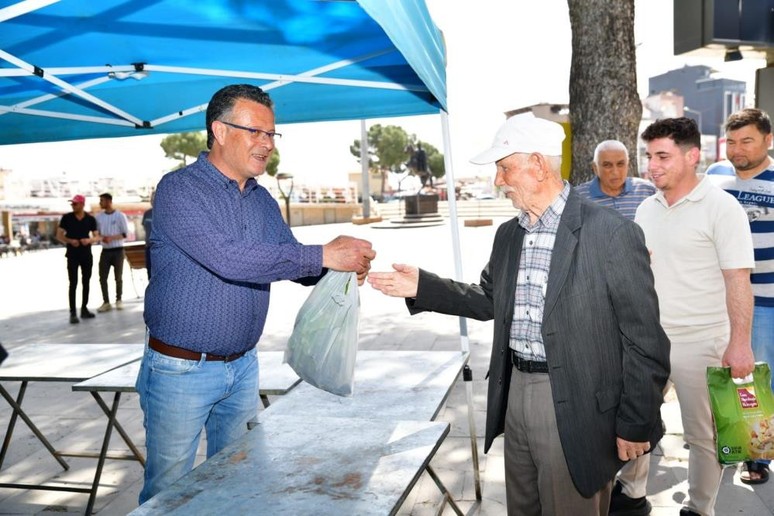Manisa'nın Alaşehir ilçesinde bedava dağıtılıyor! - Resim : 1
