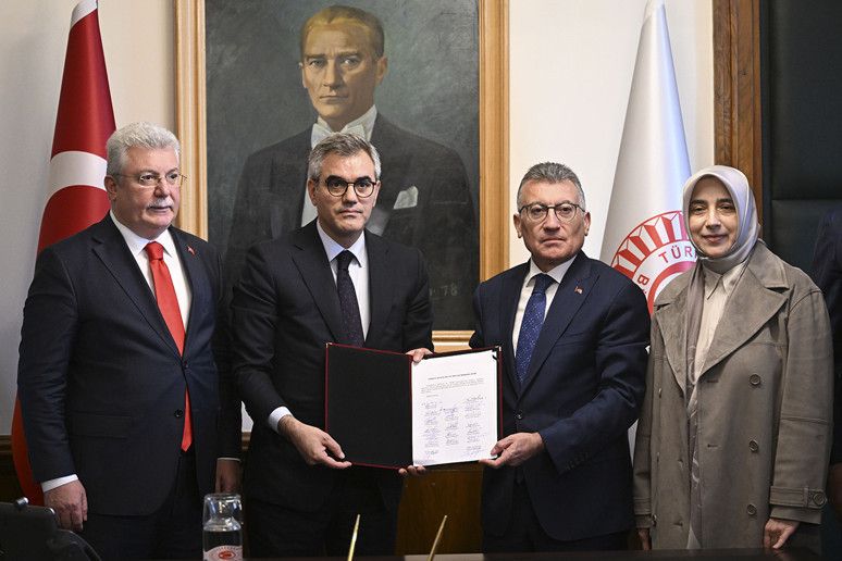 TBMM Başkanı Kurtulmuş’tan AK Parti ve CHP’ye ziyaret… Komisyon sorusunu yanıtladı - Resim : 2