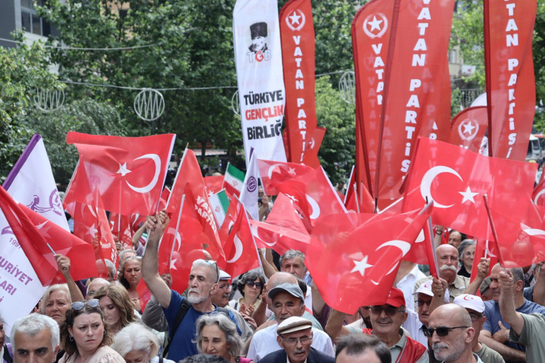 Vatan Partisi'nden 'İsrail'e geçit yok' mitingi! Perinçek'ten Erdoğan'a: Madem başkomutansınız, Kürecik'e el koyun - Resim : 3