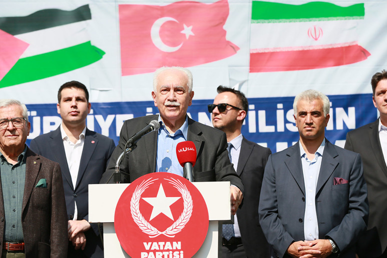 Doğu Perinçek Ankara mitinginde açıkladı! Başkomutan görevini yapmazsa Türkiye başkomutanını bulur - Resim : 1