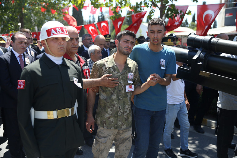 Türkiye şehitlerini uğurladı - Resim : 5