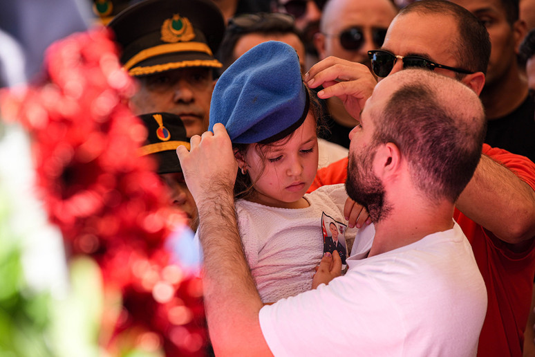 Türkiye şehitlerini uğurladı - Resim : 6
