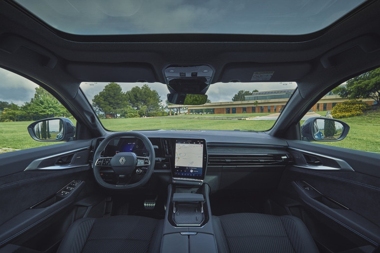 Güçlü tasarım, akıllı teknoloji ve tam hibrit deneyim sunan Yeni Renault Austral Türkiye’de satışa sunuldu 2025 - Resim : 1