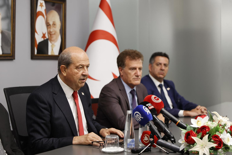 New York’takİ Kıbrıs toplantısında sonuç yok! Tatar: Eşitlik yoksa müzakere de yok - Resim : 1