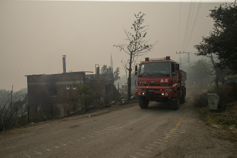 Bilecik yangınının dumanları Bursa’ya vardı - Resim : 3