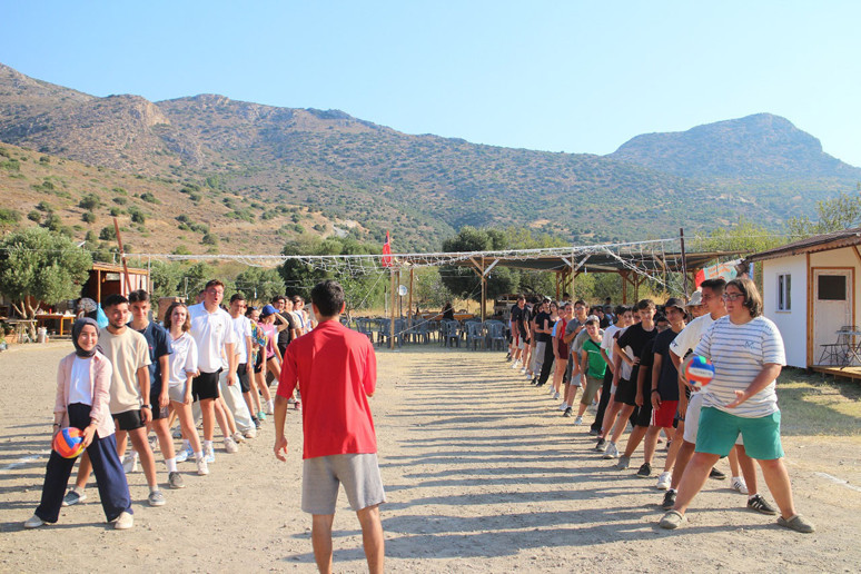 Geleceğin liderleri yaz kampında buluştu ‘Bağımlılığa savaş açtık’ - Resim : 1
