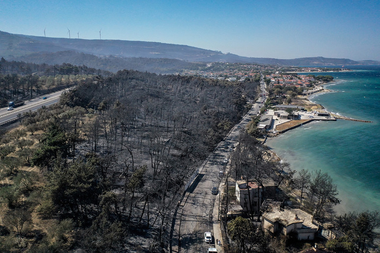 Çanakkale yangını kontrol altına alındı! Düşmanın ele geçiremediği tabyayı yangın da ele geçiremedi - Resim : 1