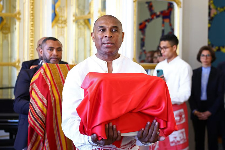 MEDYANIN HALLERİ... Medeniler kafatası iade ederken… - Resim : 1