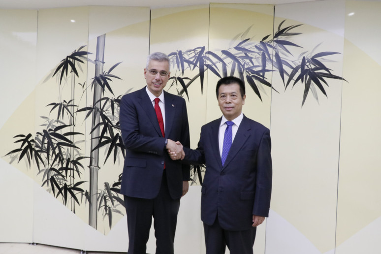 Sağlık Bakanı Prof. Dr. Kemal Memişoğlu Çin'de - Resim : 2