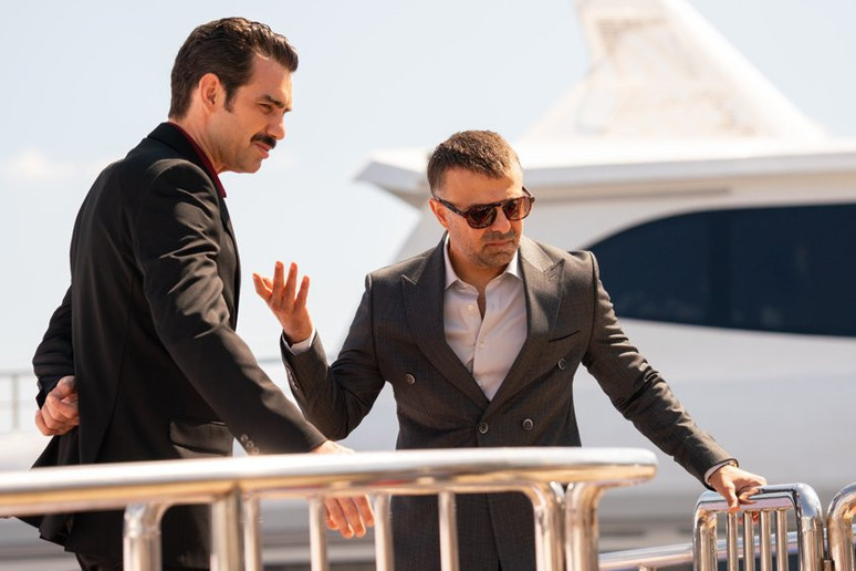 Kızılcık Şerbeti son bölüm izle tek parça (Kızılcık Şerbeti 105. bölüm full) - Resim : 1