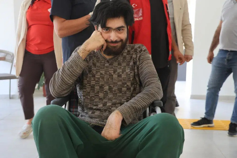 3 yıldır duş almıyordu, evden çıkmıyordu Barış'tan sevindiren haber - Resim : 1