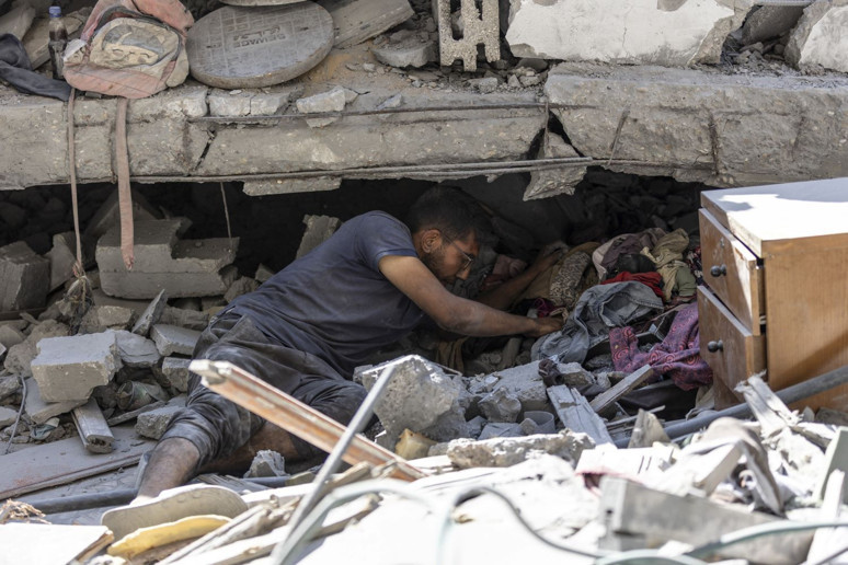 İsrail hem cenazeleri istiyor hem de bulunmalarını zorlaştırıyor: Türk ekibine Gazze engeli - Resim : 2