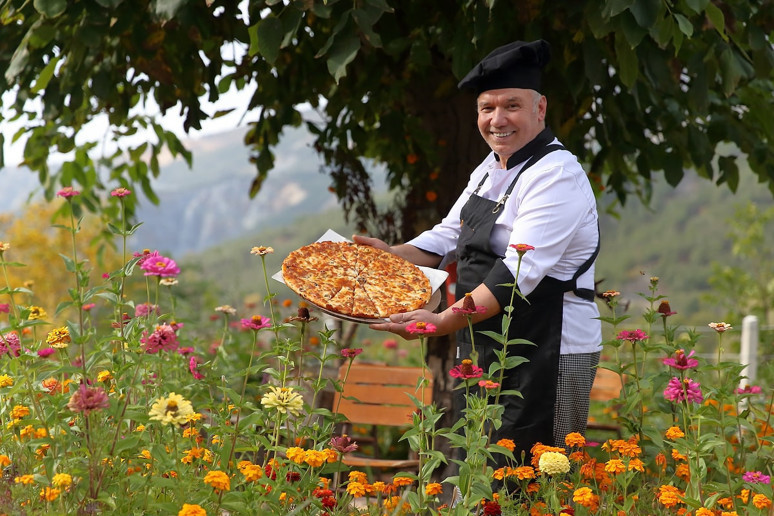 Tam 40 yıl sonra köyüne döndü! Dükkan açtı, her gün kuyruk oluşuyor - Resim : 1