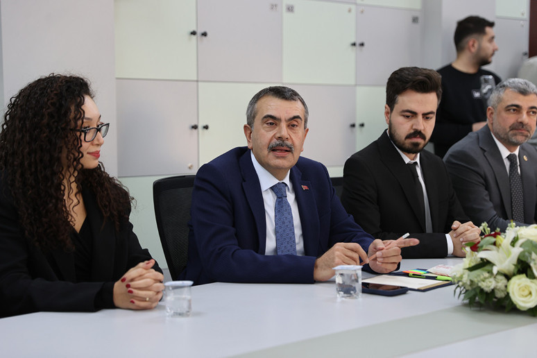 Öğretmen maaşının üçte biri eridi - Resim : 3