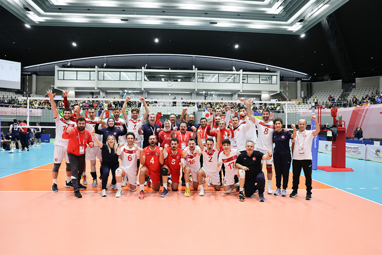 Voleybolda engelleri aşan milli gurur - Resim : 2