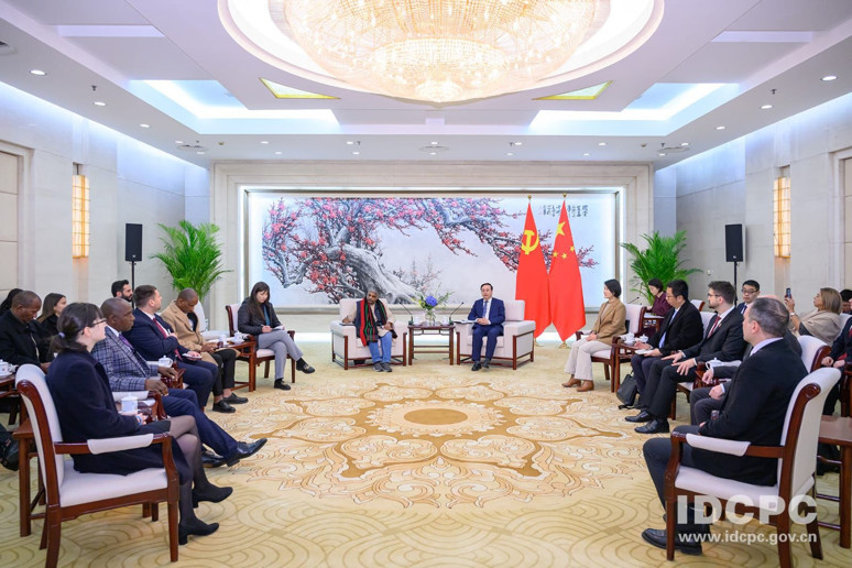 ‘Önümüzdeki görev en geniş cepheyi toplamaktır’ - Resim : 3