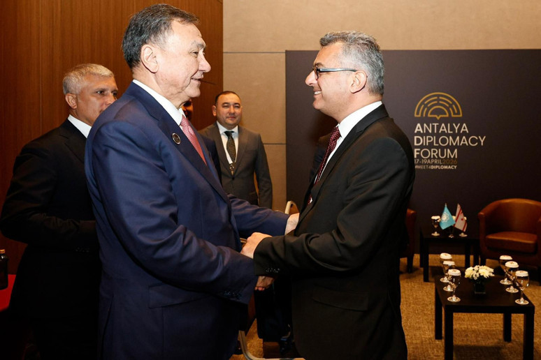TDT Genel Sekreteri, Kuzey Kıbrıs Türk Cumhuriyeti Cumhurbaşkanı ile görüştü - Resim : 1