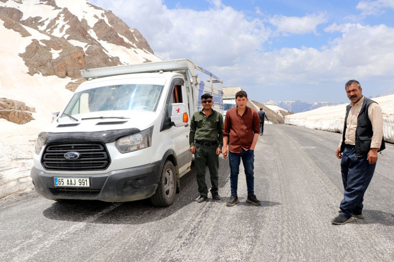 Van-Bahçesaray yolu 5,5 ay sonra kontrollü trafiğe açıldı - Resim : 1