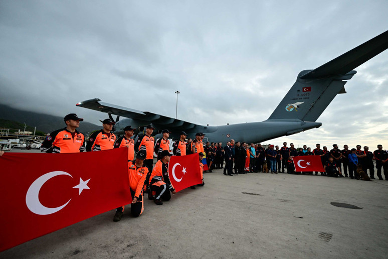 Felaketten sonra yardım eli: Türk arama kurtarma timleri Venezuela'da - Resim : 2