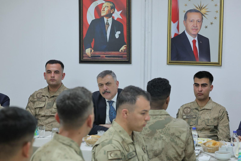 İçişleri Bakanı Mustafa Çiftçi, Hakkari Şemdinli'deki Zirvin Üs Bölgesi'ni ziyaret etti - Resim : 1