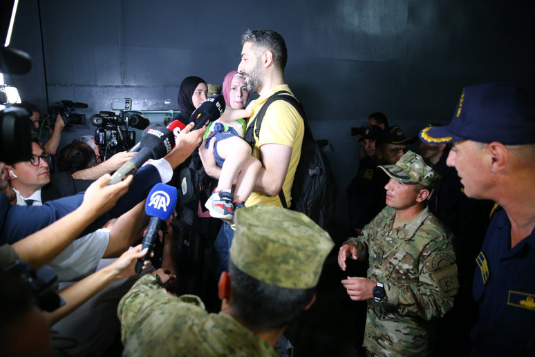 Lübnan'dan yola çıkan ilk tahliye gemisi Türkiye'ye ulaştı - Resim : 2