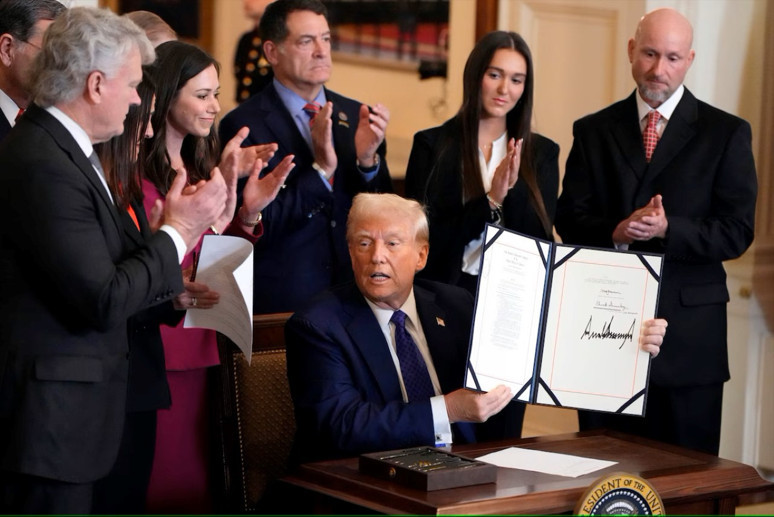 Trump Kanada, Meksika ve Çin'e gümrük vergileri getirdi... Misillemeler yolda - Resim : 1