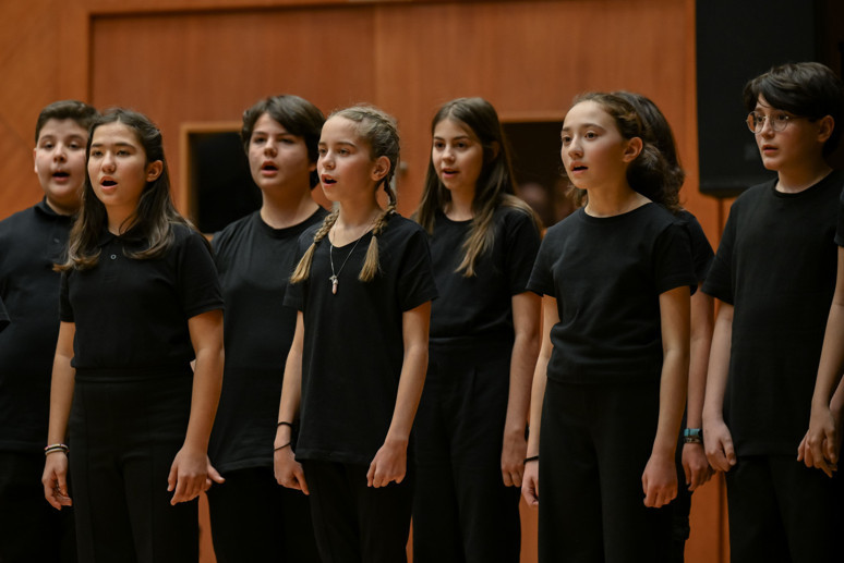 Çocuklar depremde kaybettiklerimiz için söyledi - Resim : 2