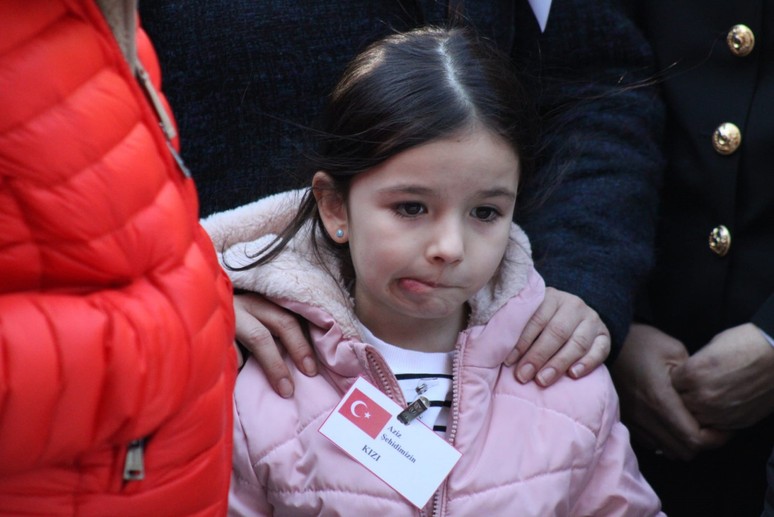 Şehit Komando Binbaşı Murat Kemal Yetişen kızının doğum gününde toprağa verildi... Babaya son bakış - Resim : 3