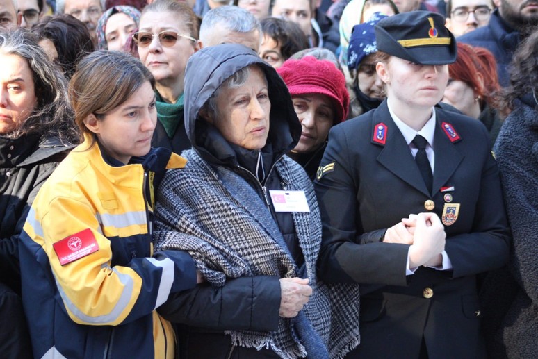 Şehit Komando Binbaşı Murat Kemal Yetişen kızının doğum gününde toprağa verildi... Babaya son bakış - Resim : 5