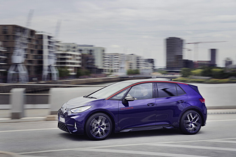 Sınırlı sayıda ve özel tasarıml olarak Volkswagen ID.3 GTX FIRE+ICE seri üretime girdi - Resim : 1