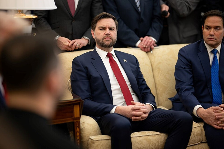 Üçüncü dönem imalarında da bulunan Trump’tan 2028 mesajı: 'Vance büyük ihtimalle halefim olur' - Resim : 1