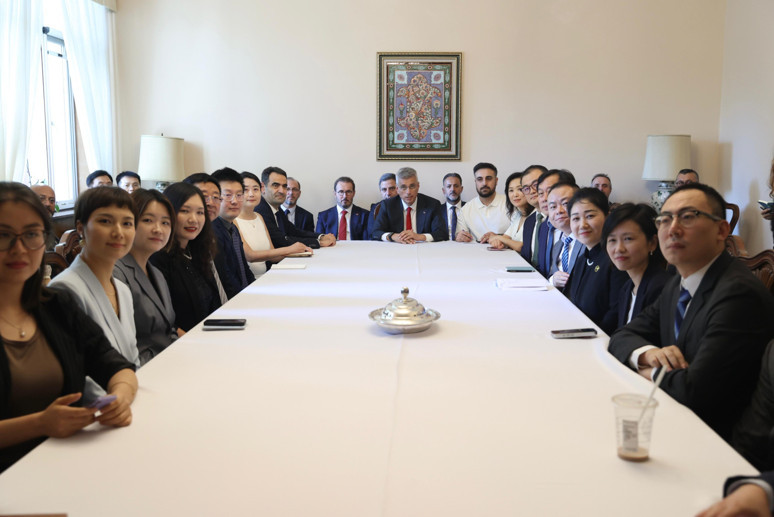 Sağlık Bakanı Prof. Dr. Kemal Memişoğlu Çin'de - Resim : 1