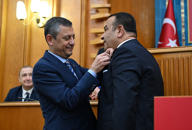 Özel 'açılımda' ısrarcı: DEM Parti'ye seslendi! - Resim : 1
