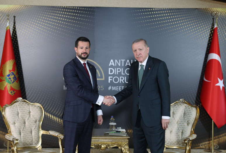 Cumhurbaşkanı Erdoğan'dan Antalya'da görüşme trafiği - Resim : 2