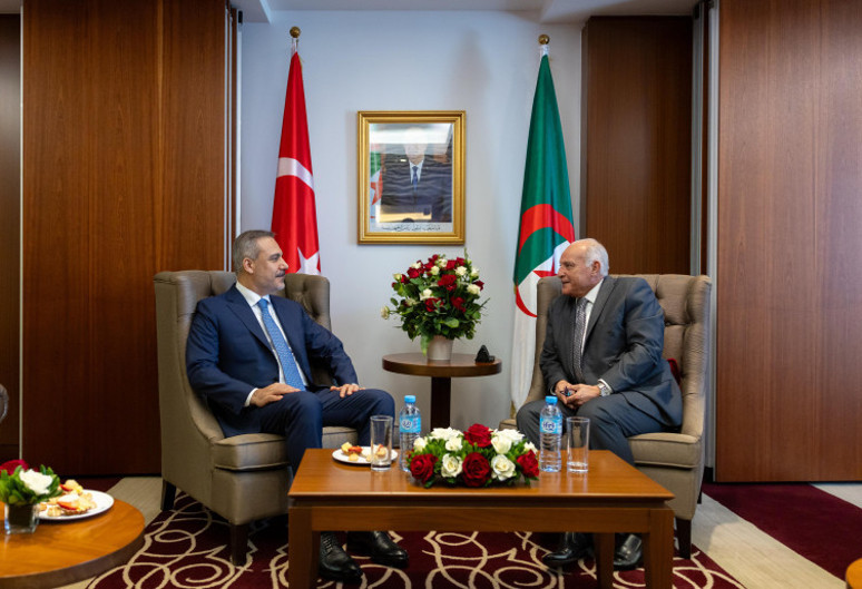 Bakan Fidan, Cezayirli mevkidaşı ile bir araya geldi - Resim : 1