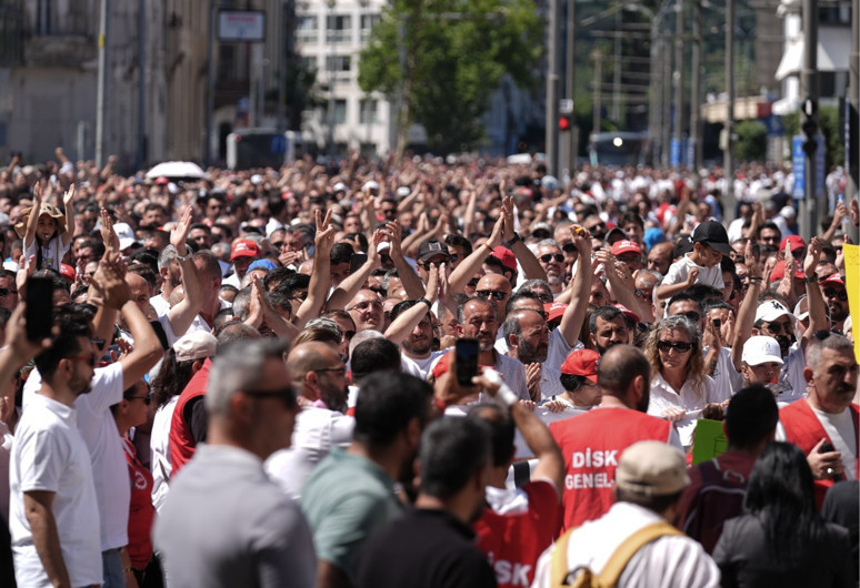 İzmir'de grevin 5. gününde işçiler Tugay'a seslendi: Şehrin patronu gibi davranma! - Resim : 3
